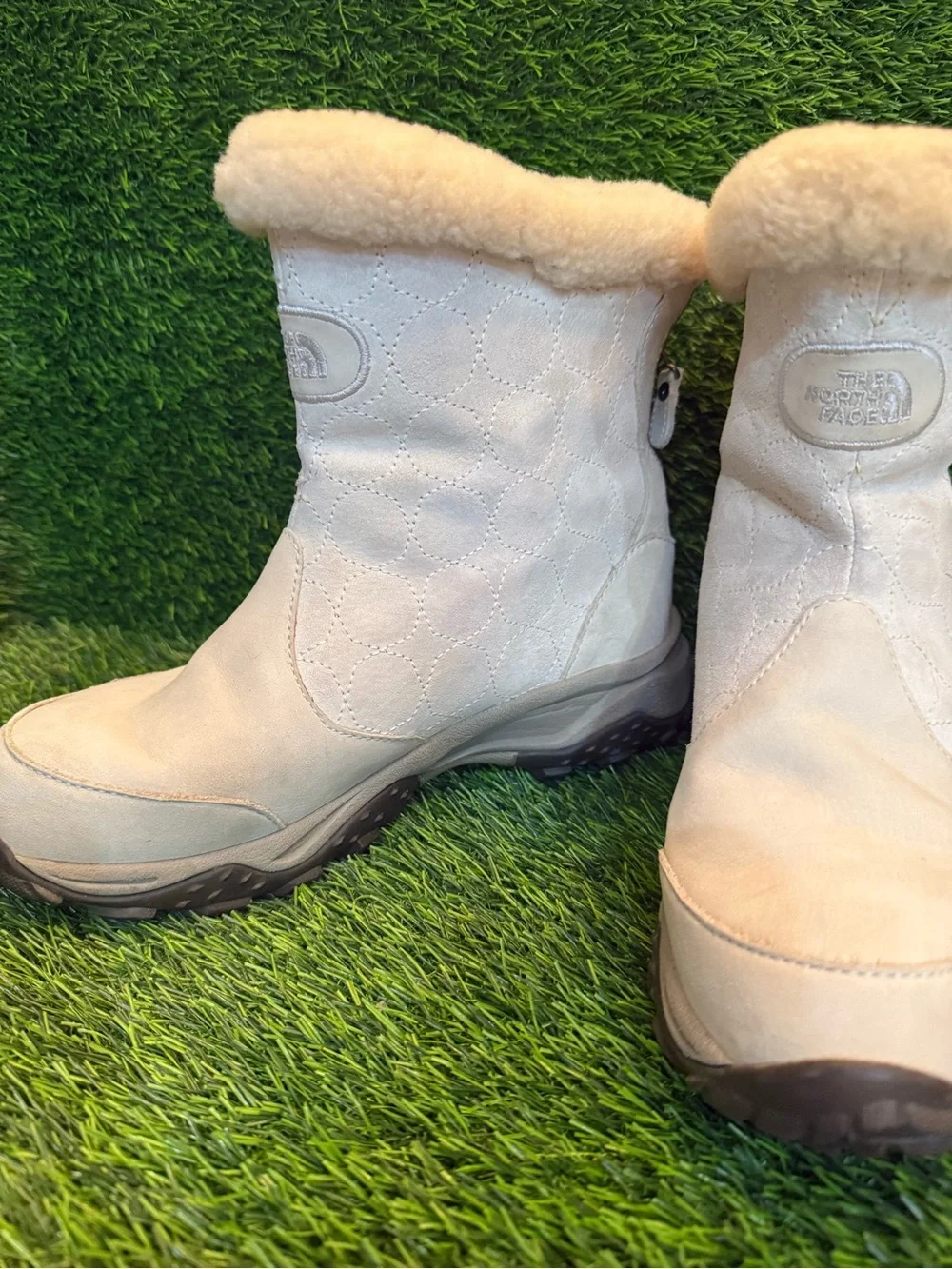 The North Face women’s Cream suede faux fur Shearling Winter Boots insulated 7.0